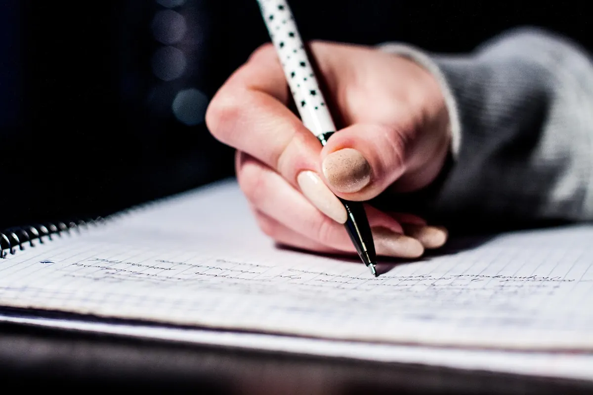 Notebook Paper Showdown: Lined vs Dotted vs Plain for Journaling